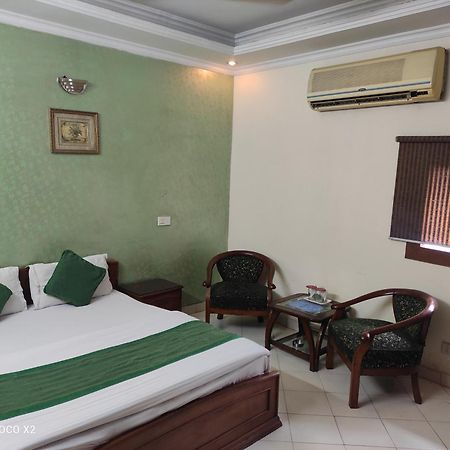 Hotel Paradise Chandīgarh Oda fotoğraf